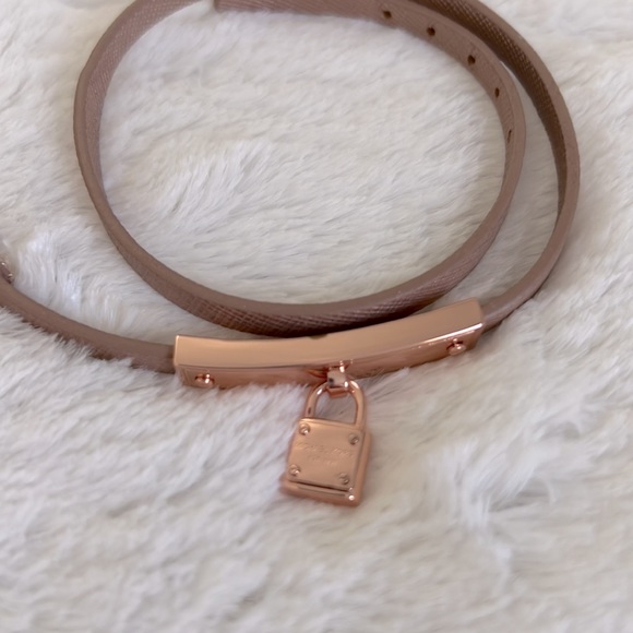 🍁NWOT Michael Kors Lock Charm Rose Gold Bracelet with Leather Band - Picture 5 of 5